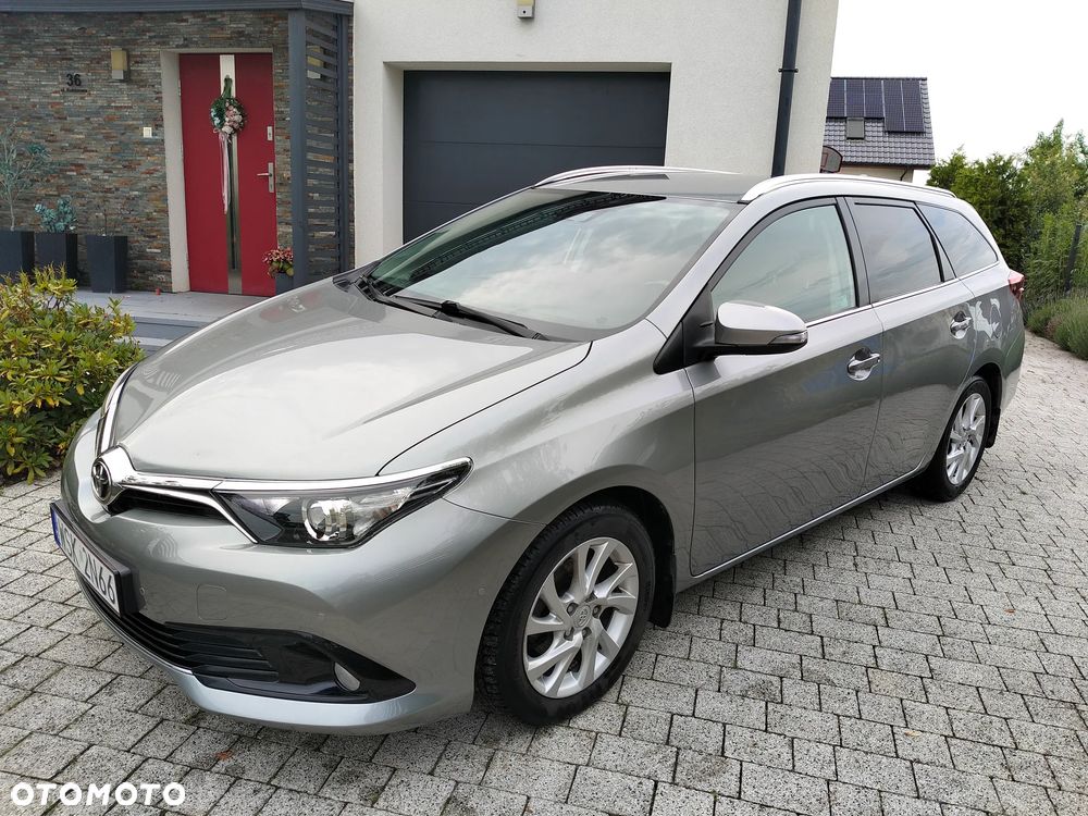 Toyota Auris 1.6 Selection - 1
