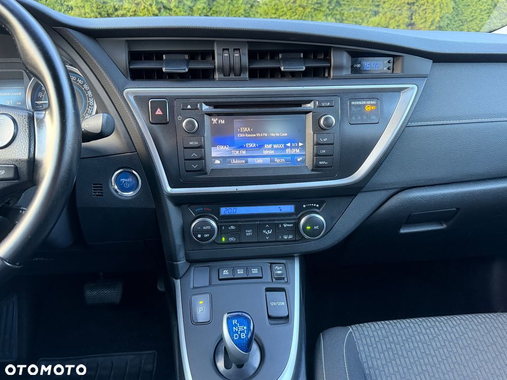 Toyota Auris 1.8 VVT-i Automatik Design Edition - 28