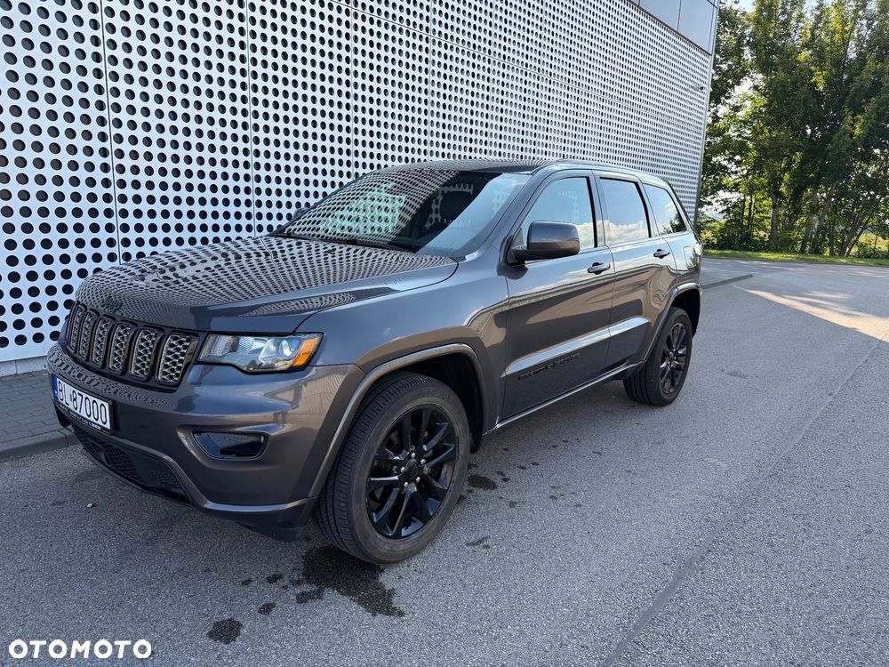 Jeep Grand Cherokee - 22