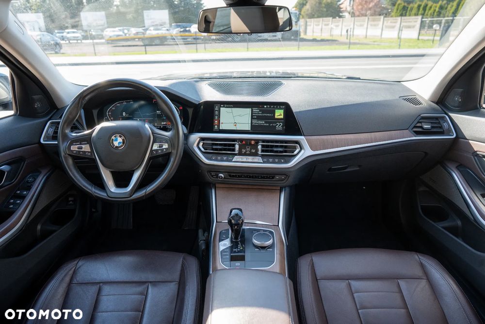 BMW Seria 3 330i Sport Line - 25