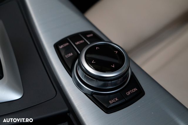 BMW Seria 3 325d Aut. Sport Line - 39