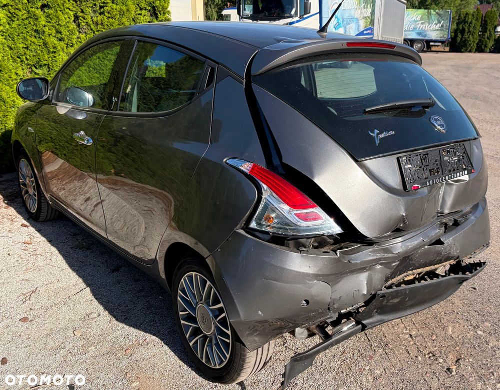 Lancia Ypsilon 1.2 8V Gold - 8