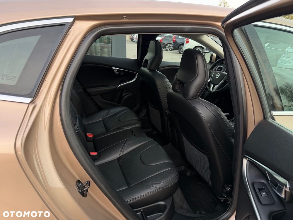 Volvo V40 D3 Geartronic Summum - 22