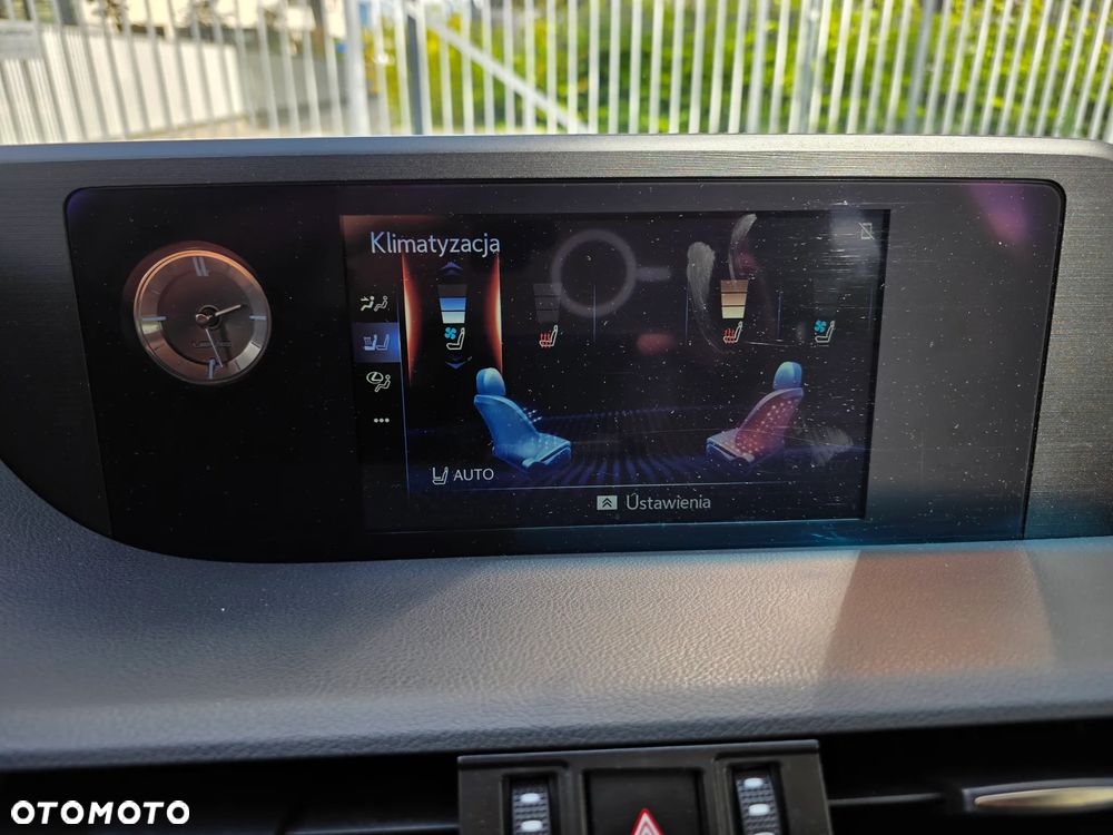Lexus ES 300h Prestige - 17