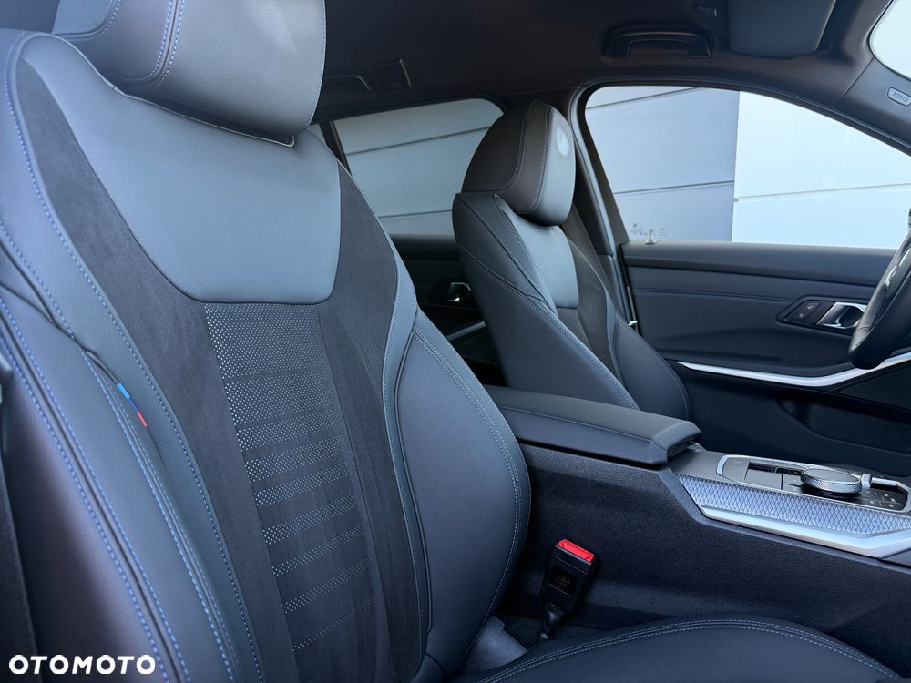 BMW Seria 3 320d xDrive M Sport Shadow - 33