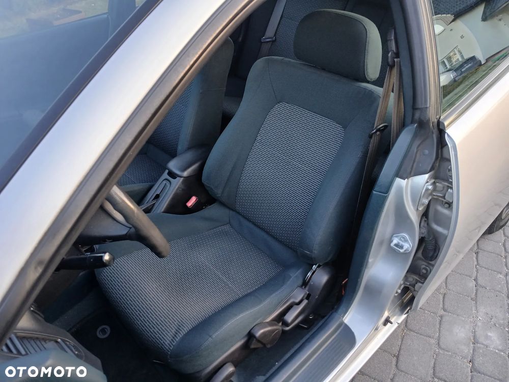 Mazda 323F 1.5 - 19