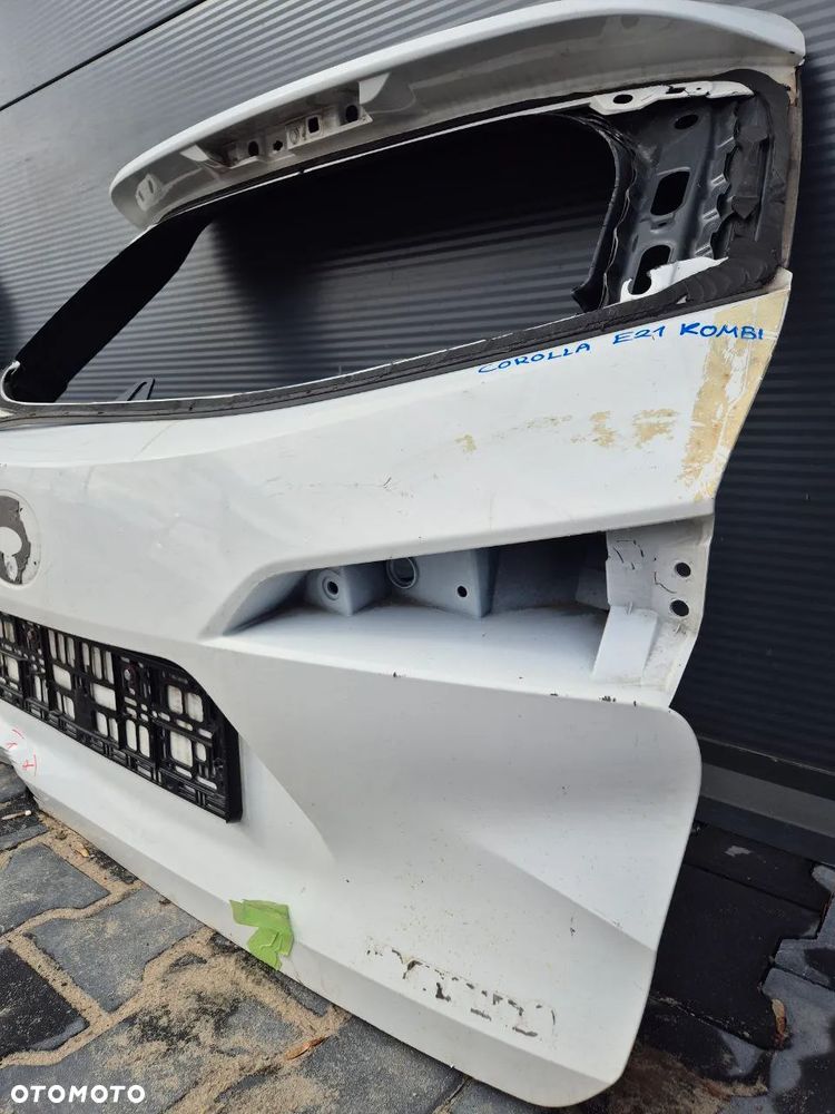 KLAPA BAGAŻNIKA COROLLA E21 KOMBI - 12
