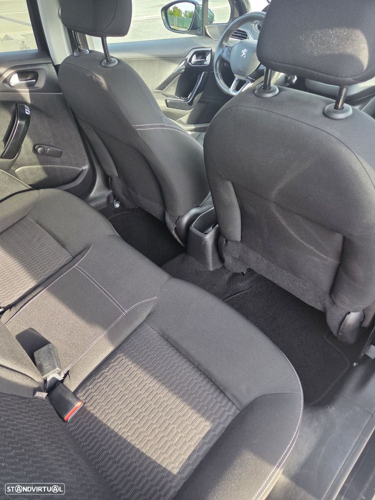 Peugeot 208 1.2 PureTech Style - 26