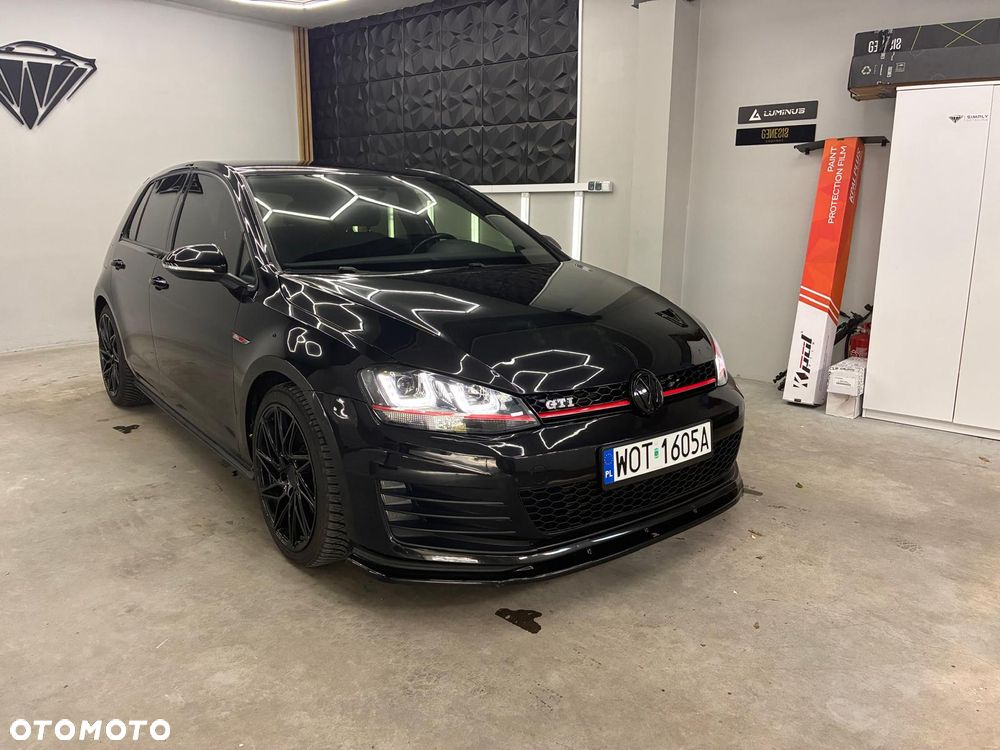 Volkswagen Golf 2.0 TSI GTI DSG - 2