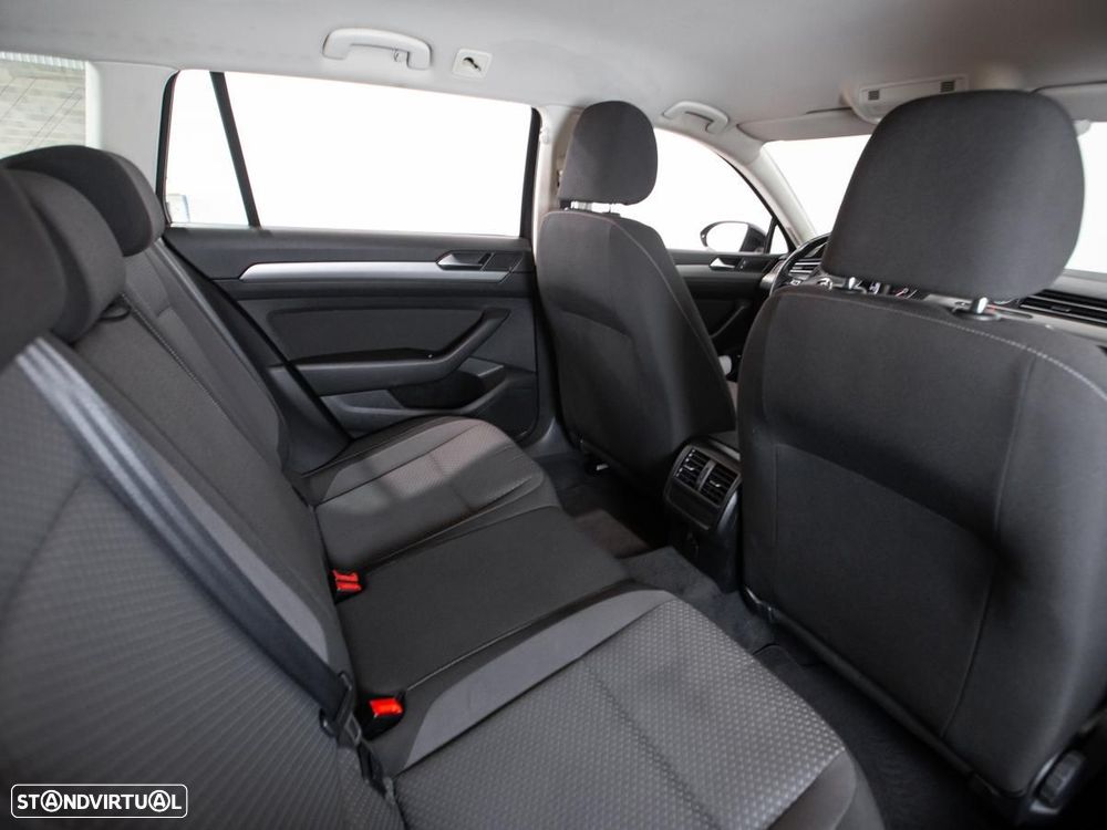 VW Passat Variant - 10