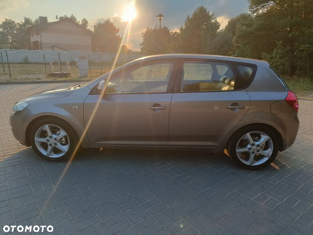 Kia Ceed Cee'd 2.0 crdi Optimum + - 6