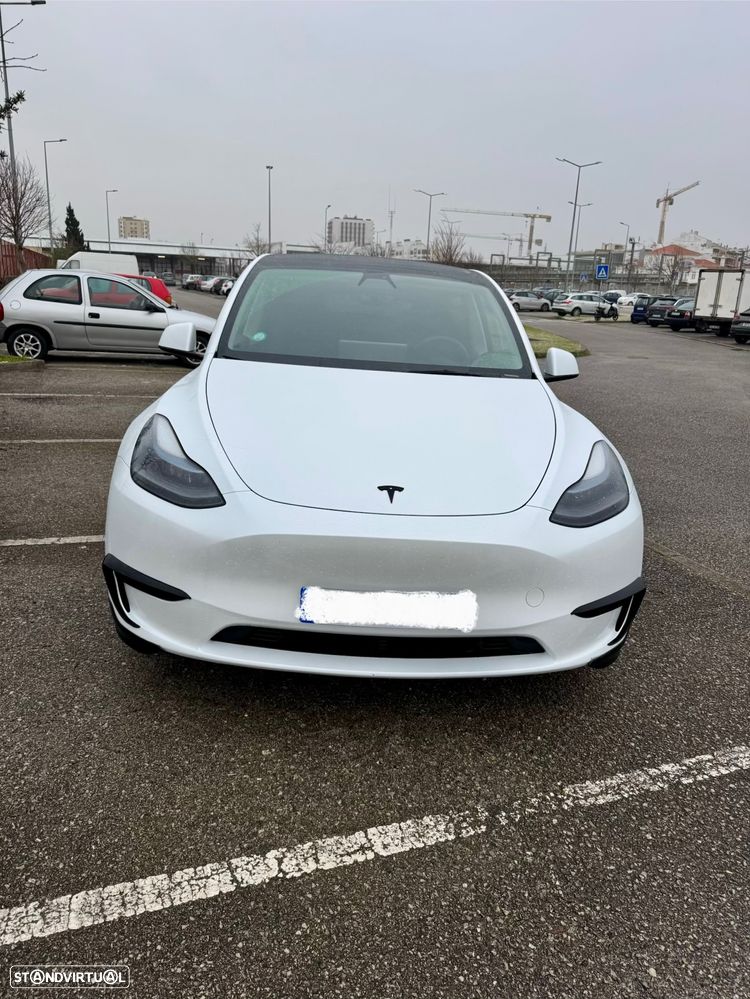 Tesla Model Y - 8