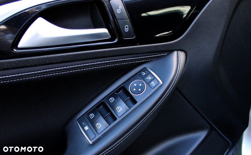 Infiniti Q30 - 27