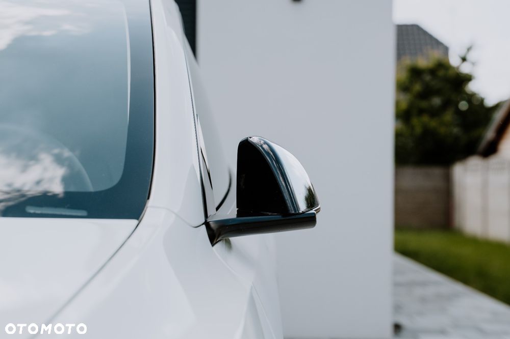 Tesla Model Y Performance AWD - 10