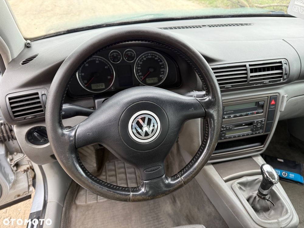 Volkswagen Passat 1.9 TDI Highline - 6
