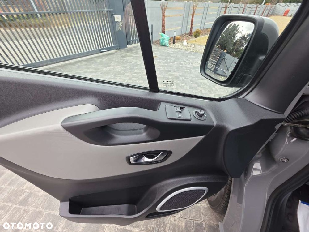 Renault Trafic - 11