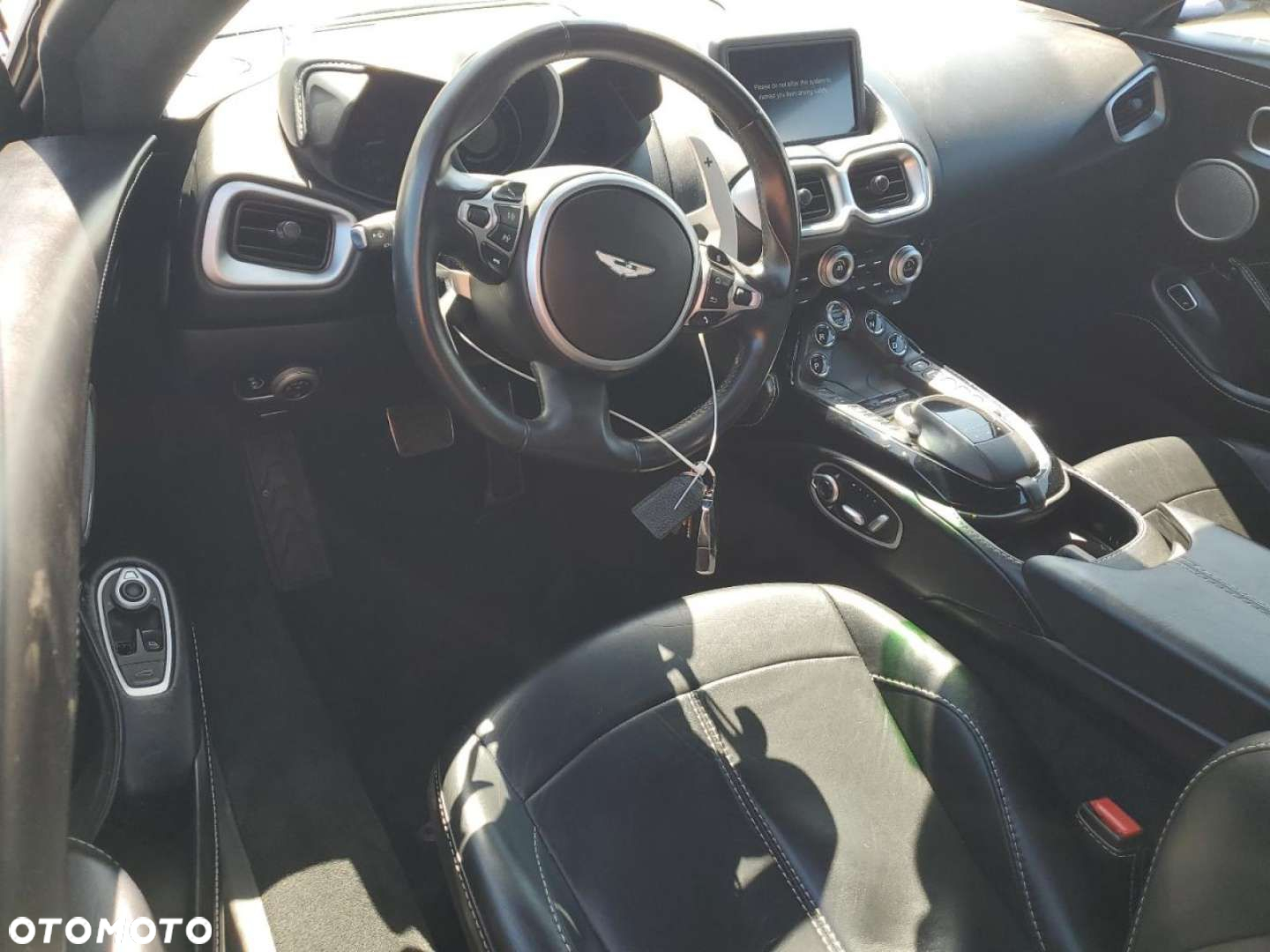 Aston Martin Vantage - 9