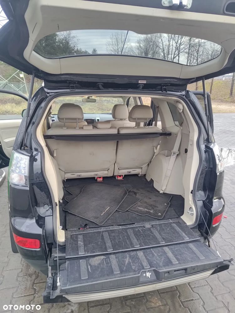 Mitsubishi Outlander 3.0 V6 XLS - 6