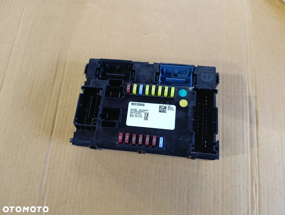 JEEP RENEGADE 4Xe SKRZYNKA BEZPIECZNIKÓW 00521934040 - 1