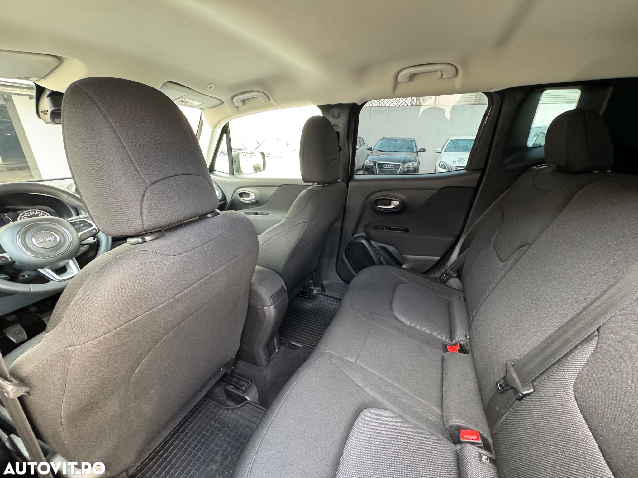 Jeep Renegade - 15