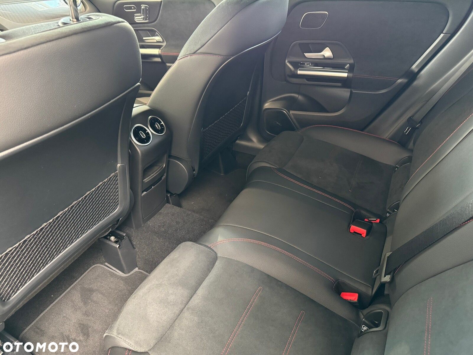 Mercedes-Benz GLA 200 - 10
