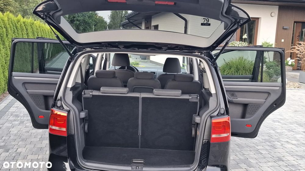 Volkswagen Touran - 15