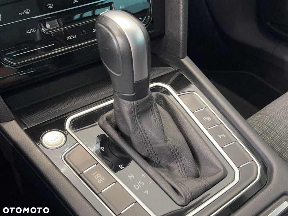 Volkswagen Passat Variant 2.0 TSI Business DSG - 25