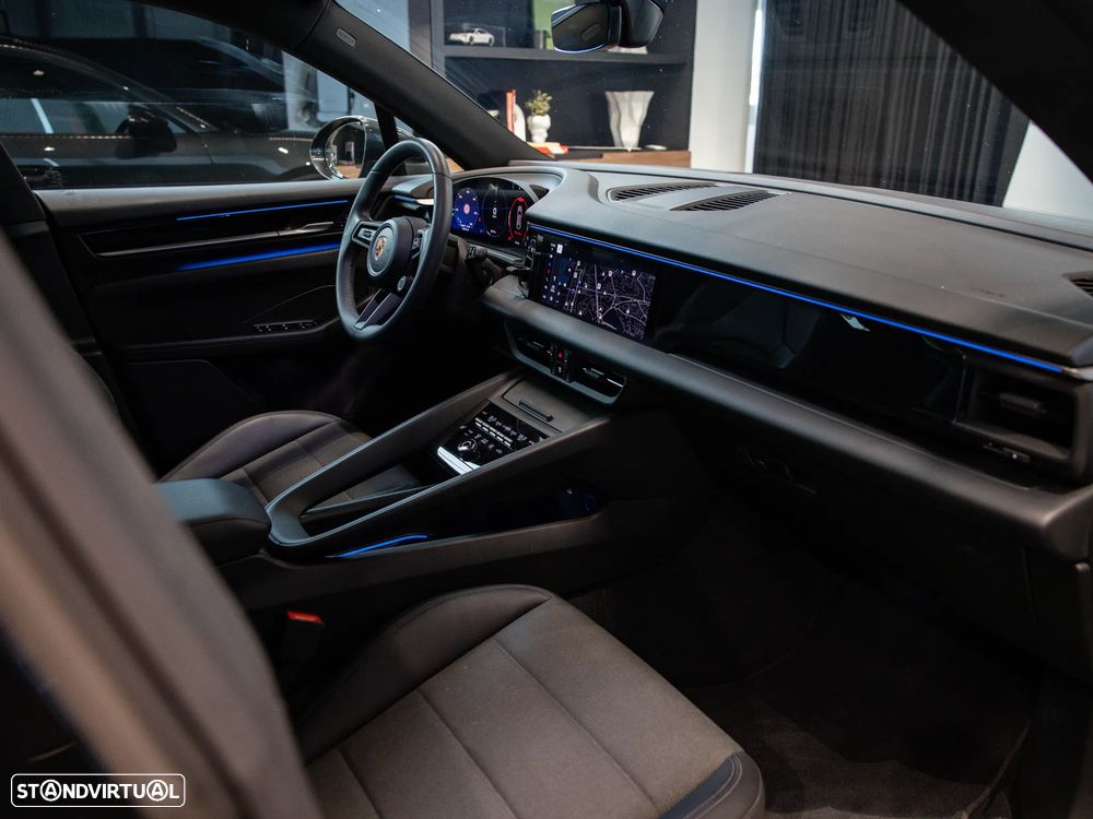 Porsche Macan Electric 4 - 34