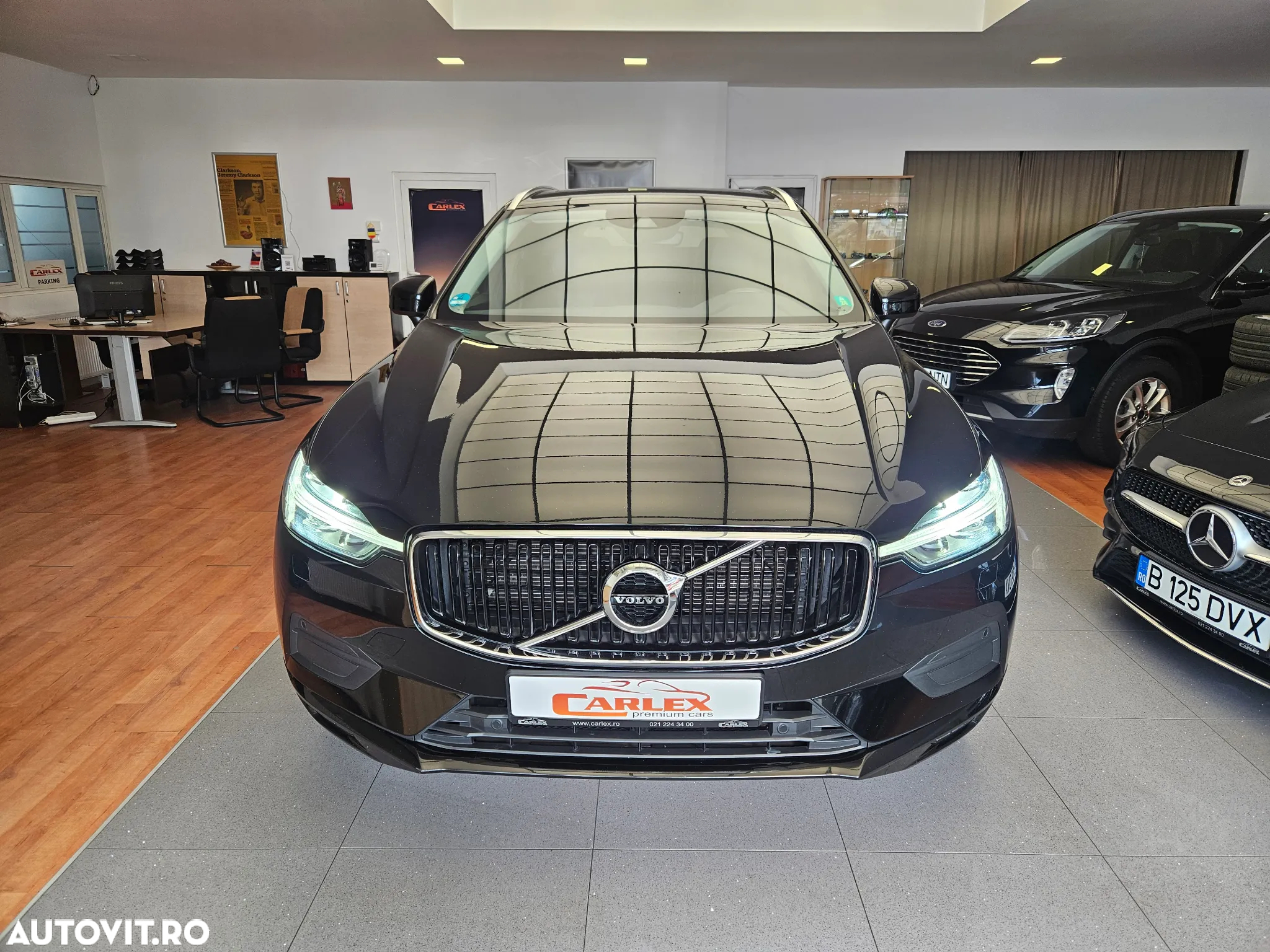 Volvo XC 60 B4 MHEV AT8 FWD Momentum Pro - 2