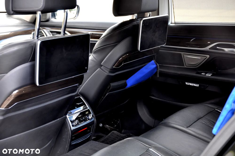 BMW Seria 7 750Ld xDrive - 31