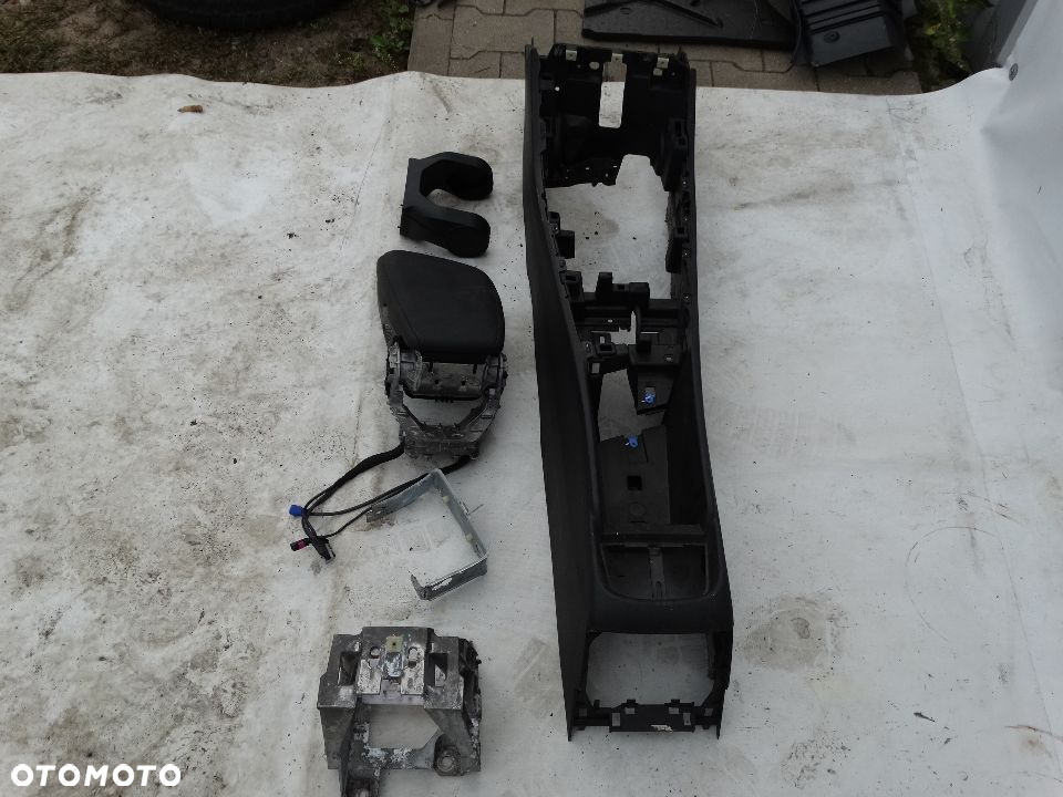 BMW X1 F48 USA EUROPA WNĘTRZE TAPICERKA BOCZKI KONSOLA WYKŁADZINA - 17