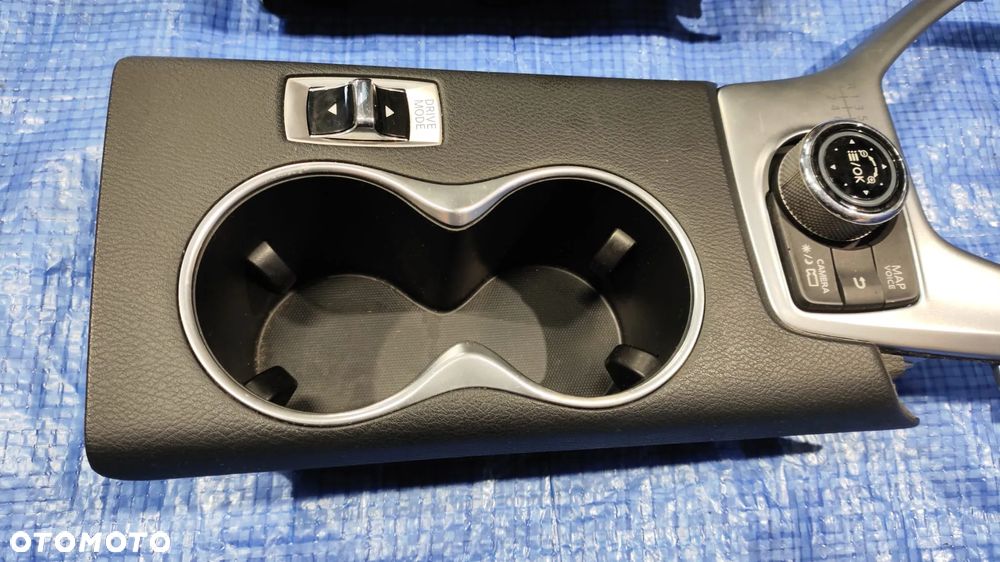 UCHWYT NA NAPOJE KUBKI RAMKA LEWARKA ZMIANY BIEGÓW MANUAL TUNELU ŚRODKOWEGO PANEL PRZEŁĄCZNIK NAWIGACJI 96915-4GJ0A 283954GA1B 96950-4GJ0 68430-4GJ0A INFINITI Q50 - 2