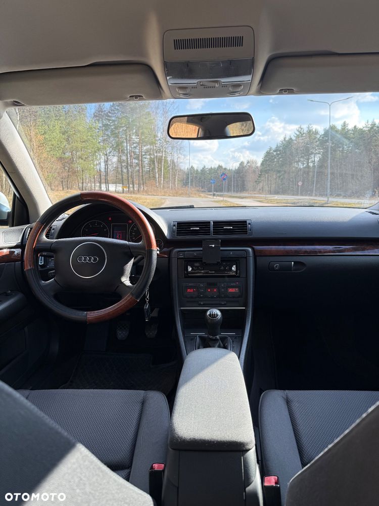 Audi A4 Limousine - 8