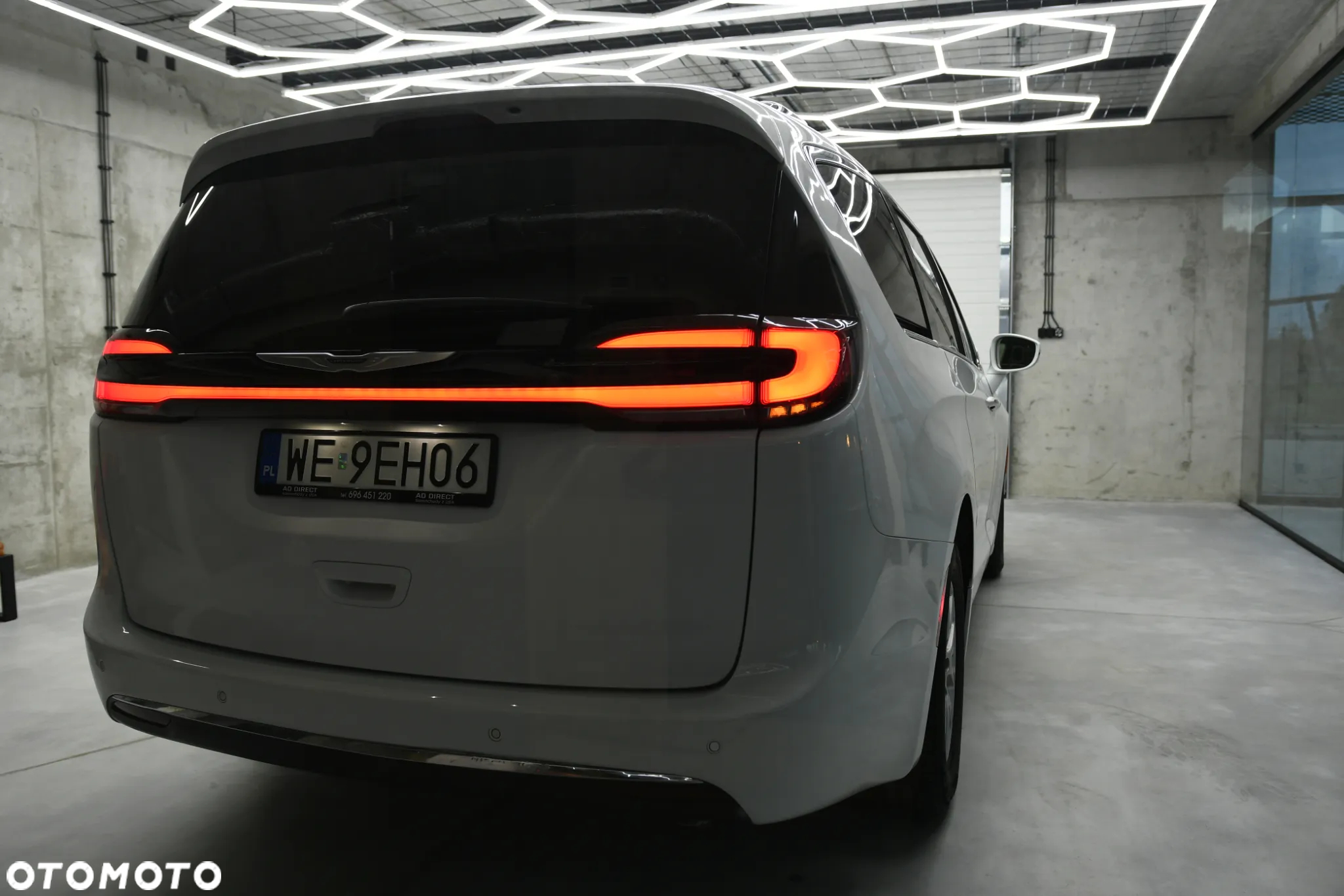 Chrysler Pacifica - 11