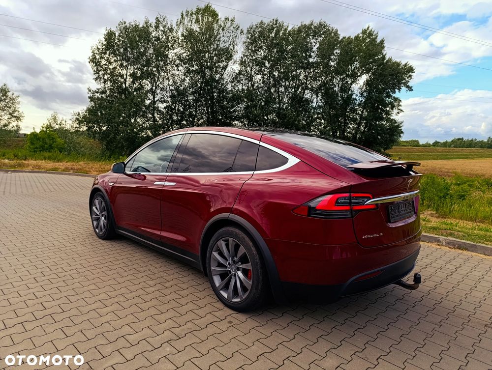 Tesla Model X - 23