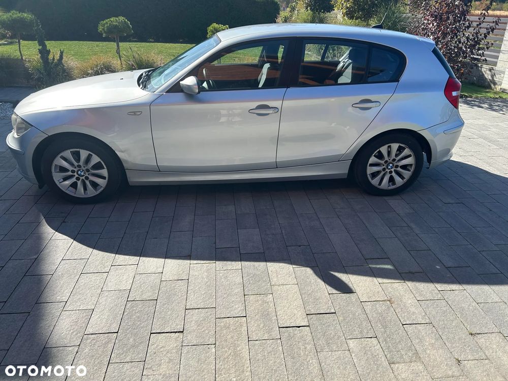 BMW Seria 1 2009 photo 2