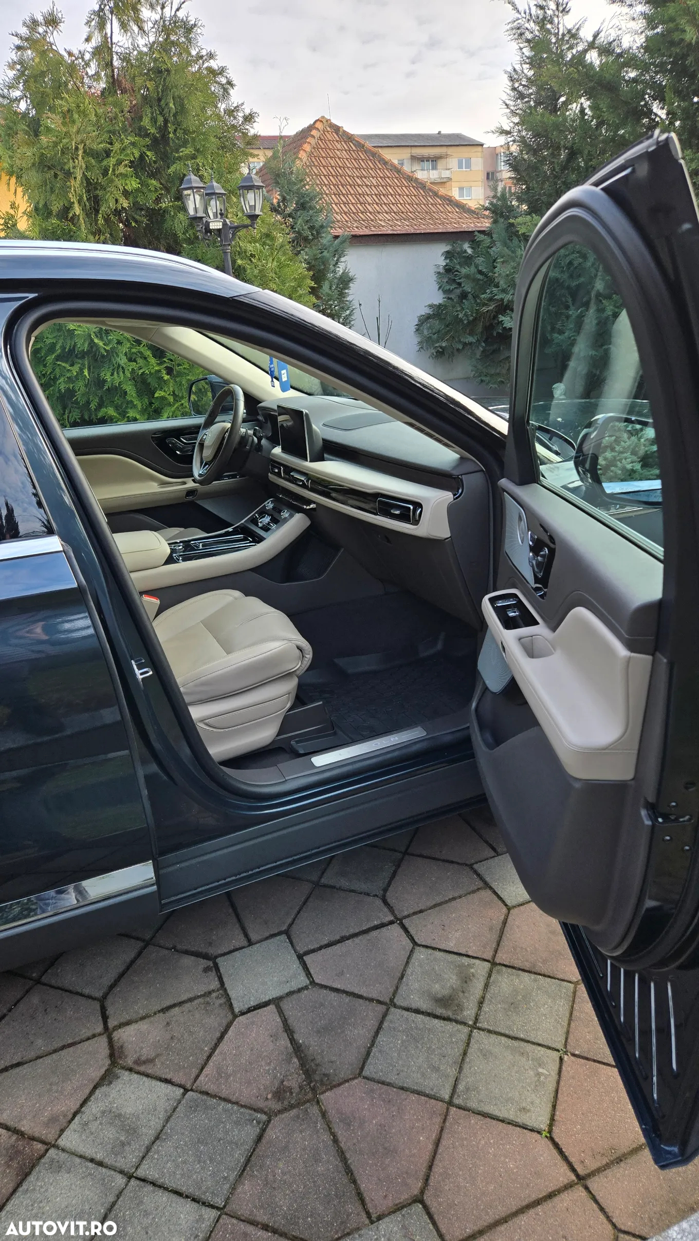 Lincoln Aviator - 6