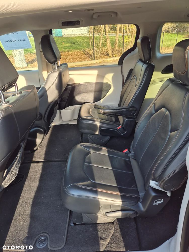 Chrysler Pacifica - 9