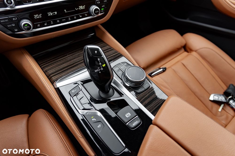 BMW Seria 5 530i xDrive GPF M Sport sport - 39