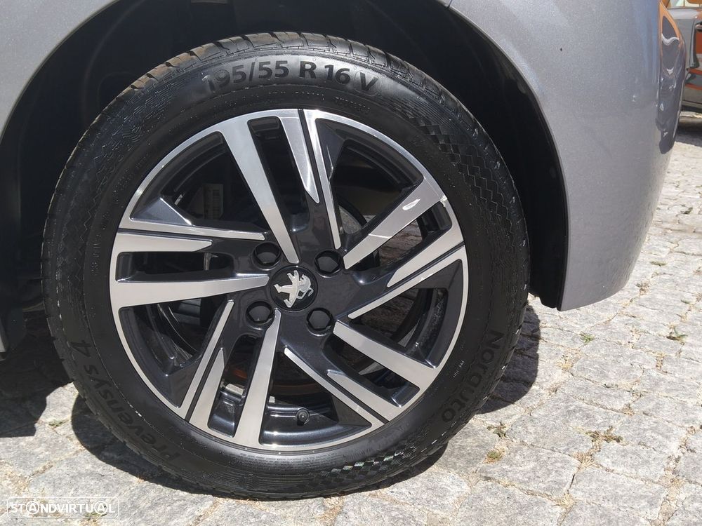 Peugeot 208 - 17