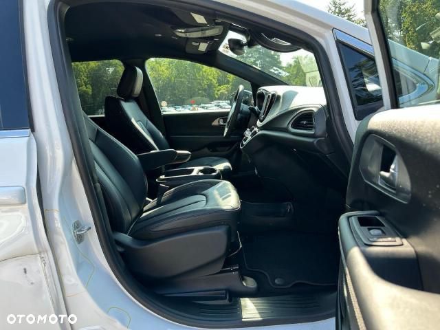 Chrysler Pacifica - 25