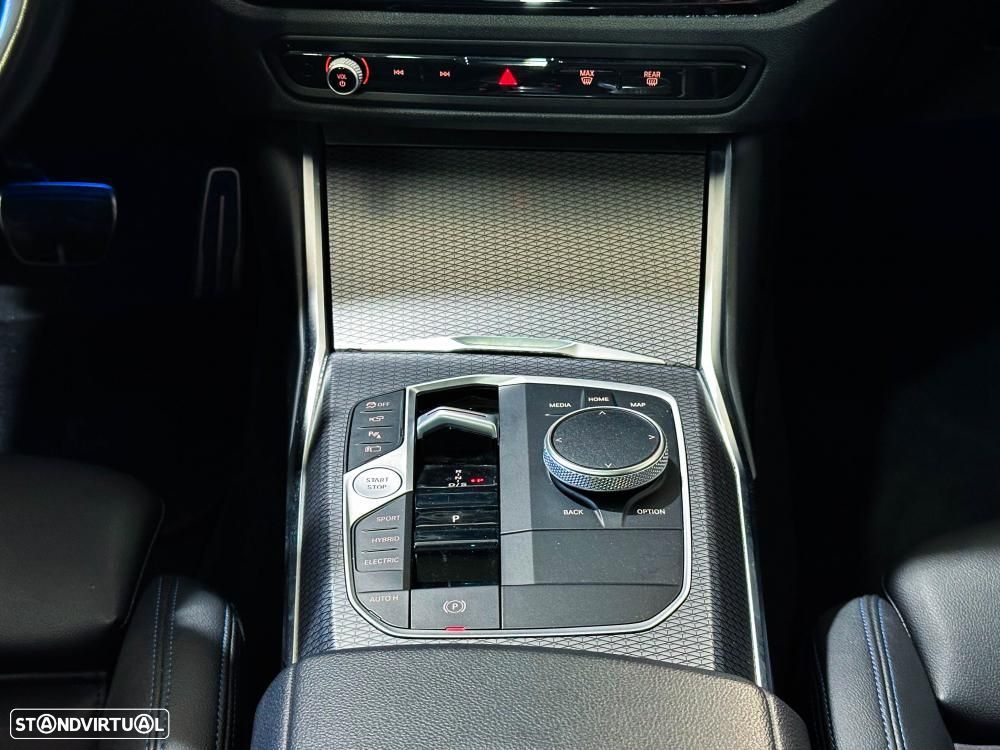 BMW 330 e Pack 50 anos M Auto - 23