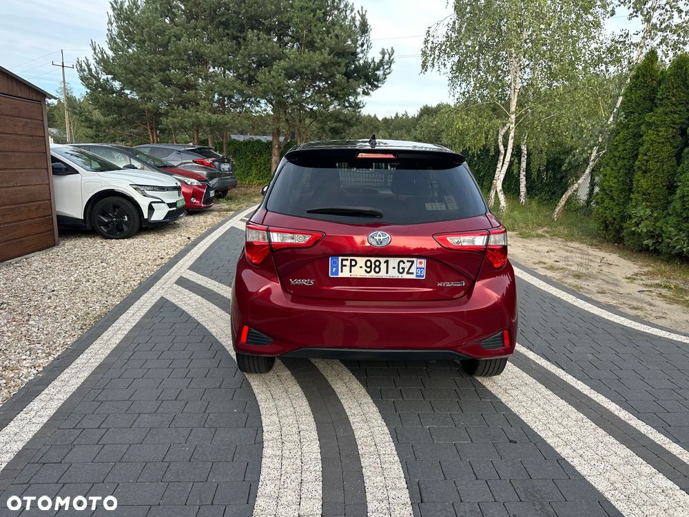 Toyota Yaris Hybrid 100 Selection Platinum - 18
