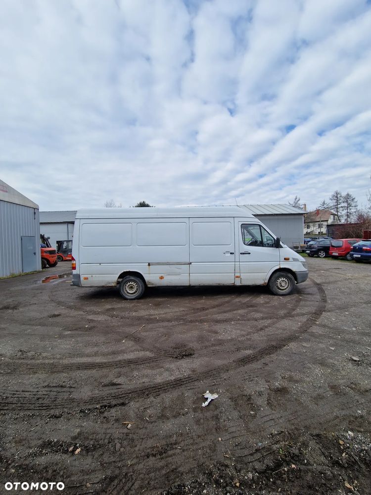 Mercedes-Benz Sprinter - 5