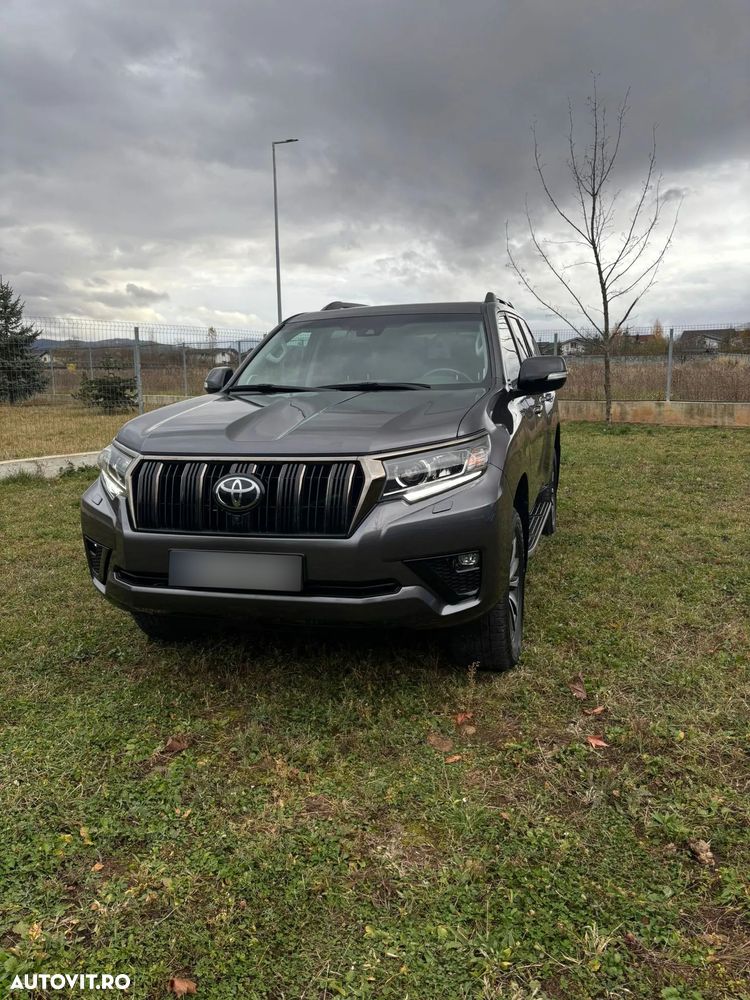 Toyota Land Cruiser - 1