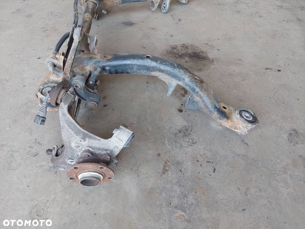 KOMPLETNE ZAWIESZENIE BELKA SANKI TYŁ ZWROTNICE AUDI A6 C6 KOMBI OŚKA - 3