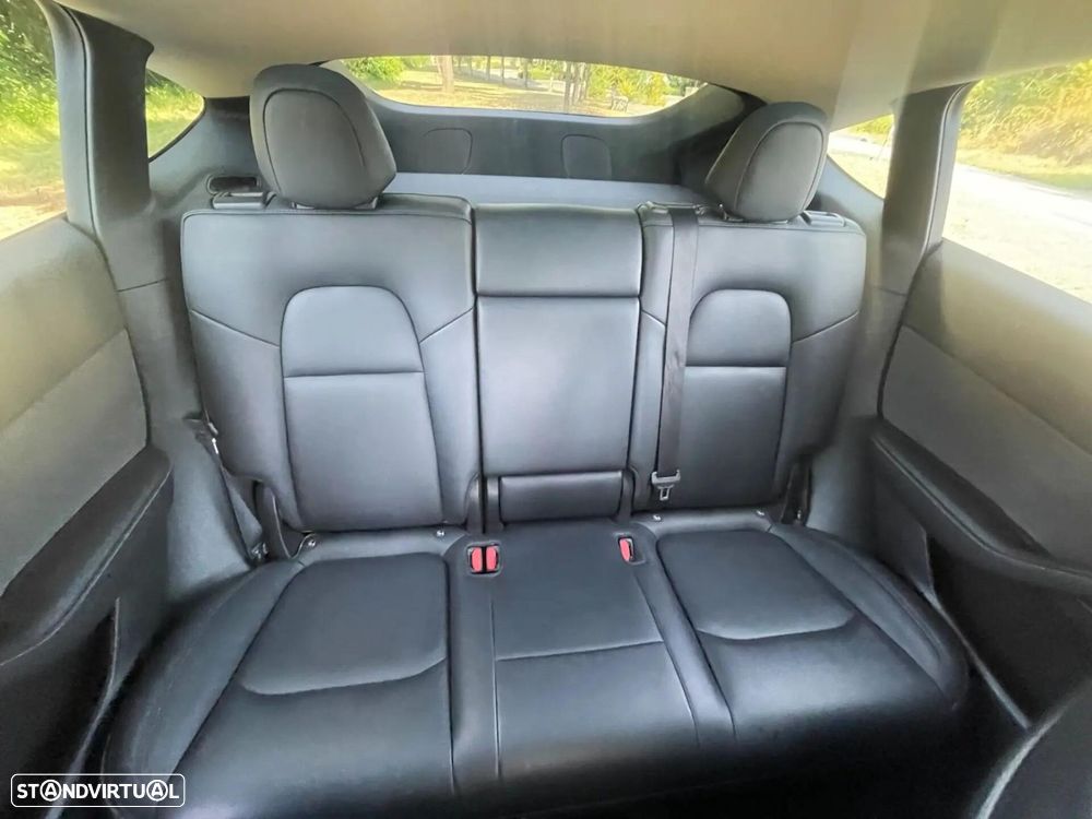 Tesla Model Y Long Range Dual Motor AWD — fotografia 18