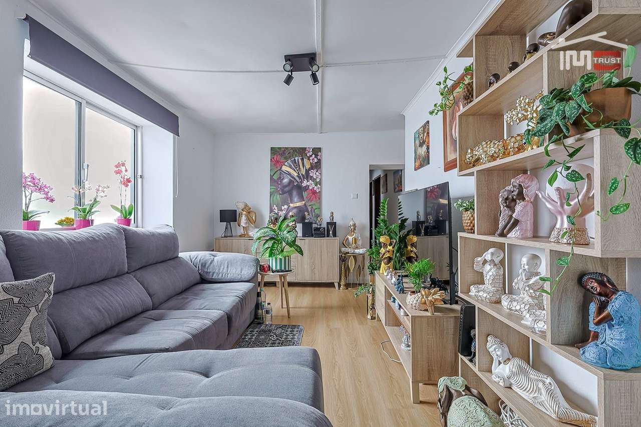 Fantástica Moradia T2 com Terraço e Quintal - Samouco - Grande imagem: 2/25