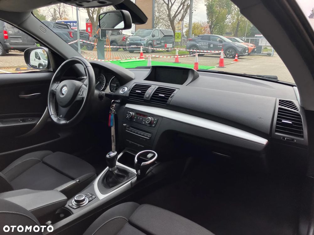 BMW Seria 1 120d Edition Sport - 17