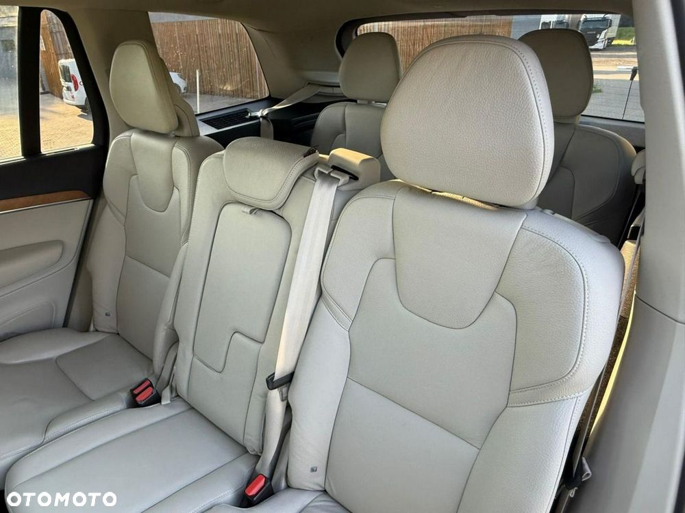 Volvo XC 90 B5 D AWD Geartronic Momentum Pro - 24